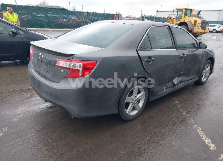 Photo 4 of 2014 Toyota Camry SE (VIN 4T1BF1FK4EU439574)