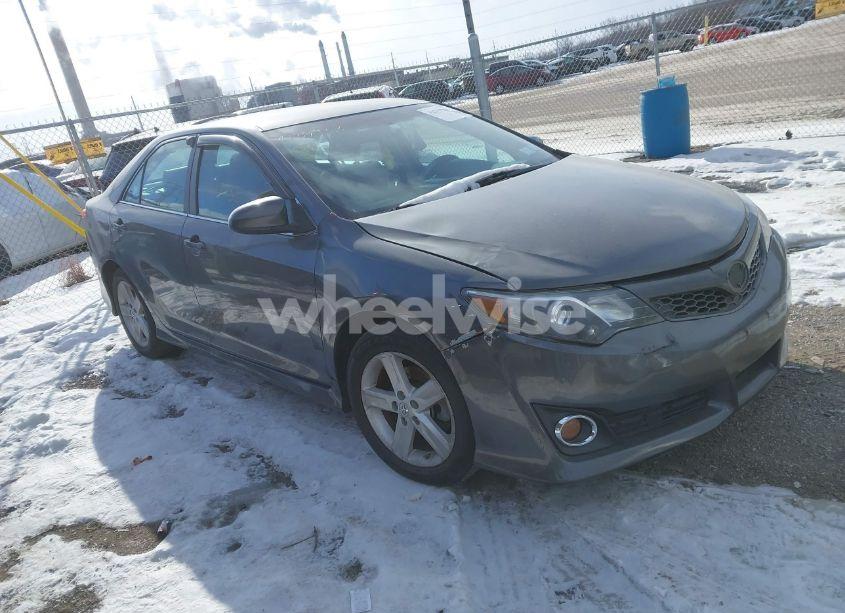 2014 Toyota Camry SE (VIN 4T1BF1FK4EU441163) main photo