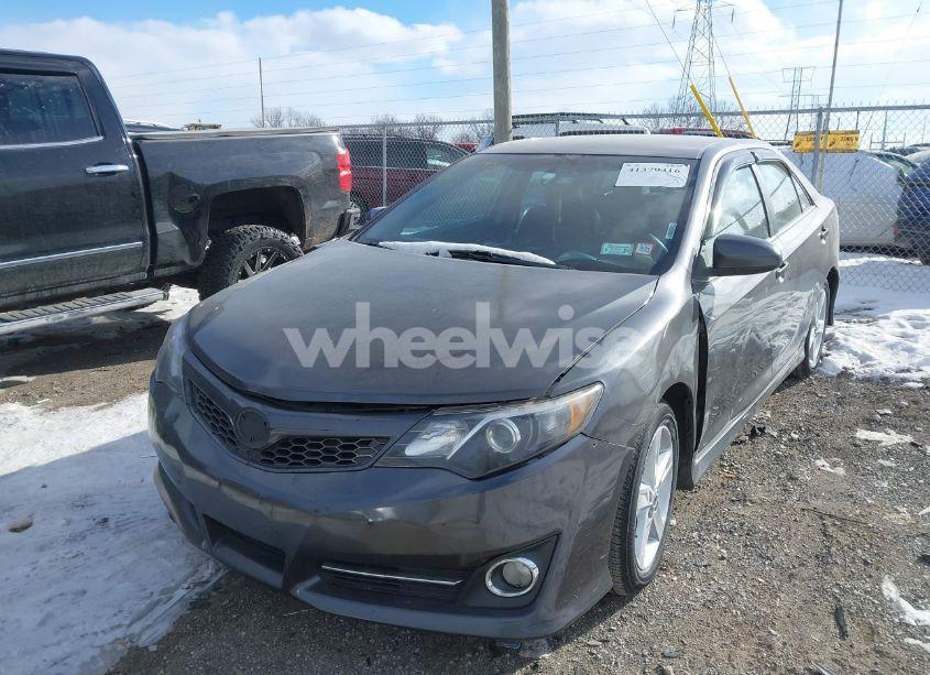Photo 2 of 2014 Toyota Camry SE (VIN 4T1BF1FK4EU441163)