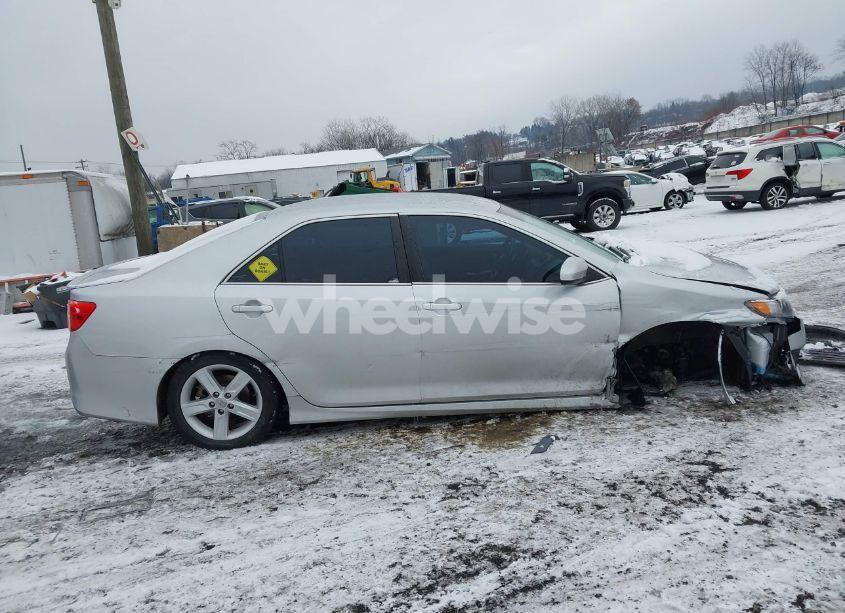 Photo 13 of 2014 Toyota Camry SE (VIN 4T1BF1FK4EU441860)