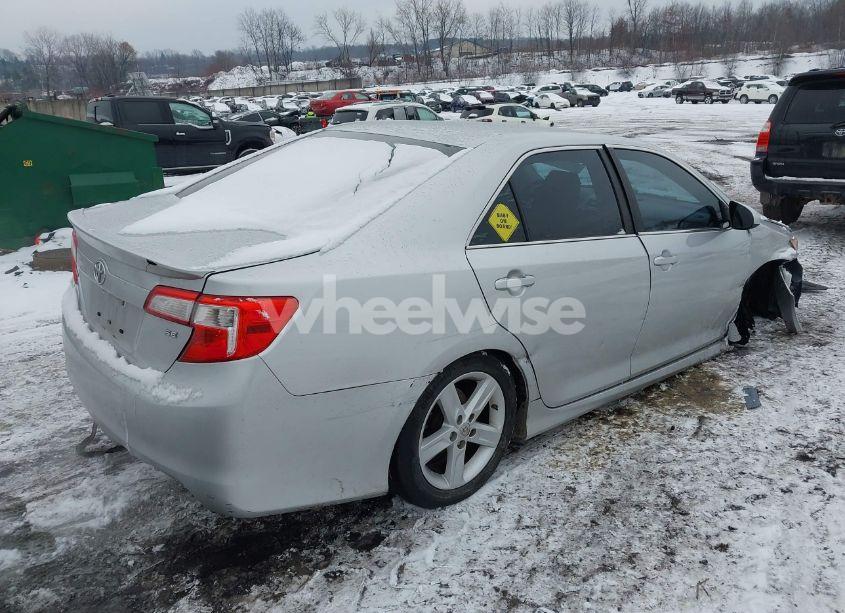 Photo 4 of 2014 Toyota Camry SE (VIN 4T1BF1FK4EU441860)