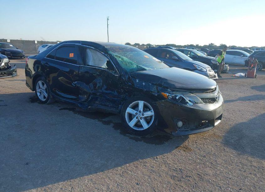 2014 Toyota Camry SE (VIN 4T1BF1FK4EU441910) main photo