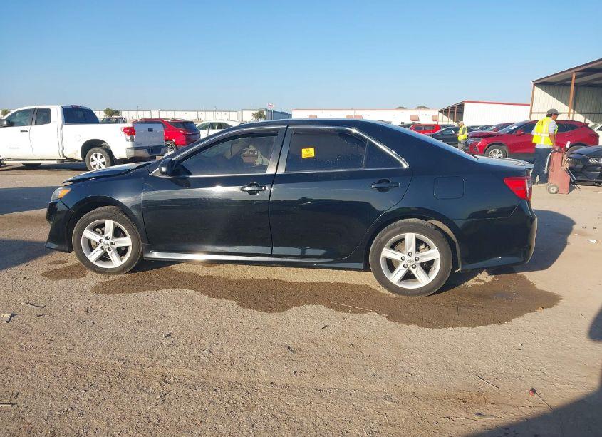 Photo 13 of 2014 Toyota Camry SE (VIN 4T1BF1FK4EU441910)