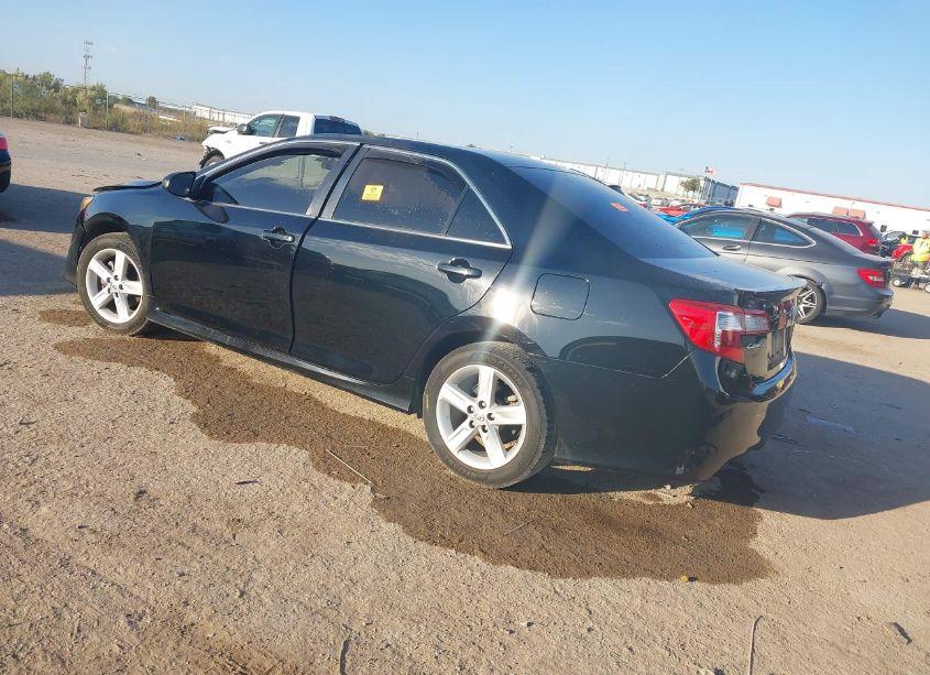 Photo 3 of 2014 Toyota Camry SE (VIN 4T1BF1FK4EU441910)