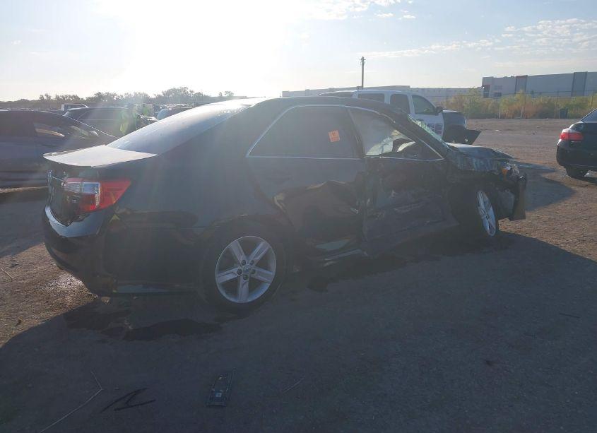 Photo 4 of 2014 Toyota Camry SE (VIN 4T1BF1FK4EU441910)