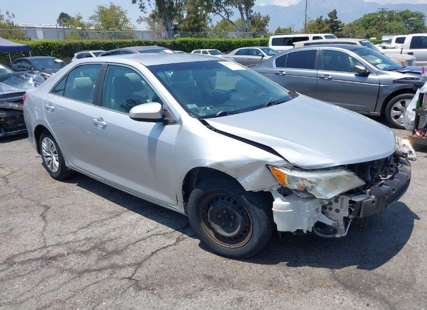 2014 Toyota Camry LE (VIN 4T1BF1FK4EU447108) main photo