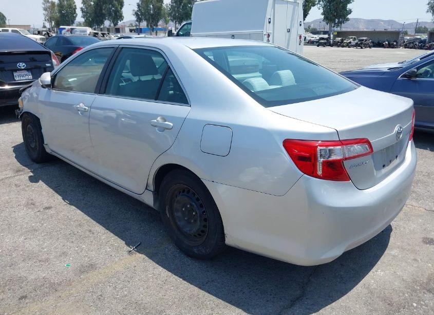 Photo 3 of 2014 Toyota Camry LE (VIN 4T1BF1FK4EU447108)