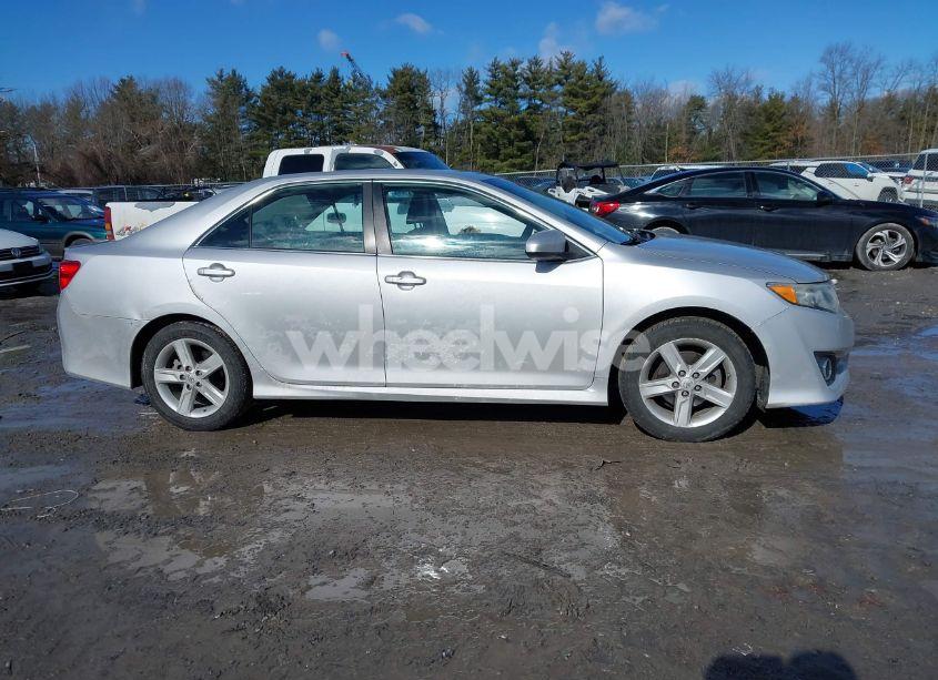 Photo 13 of 2014 Toyota Camry SE (VIN 4T1BF1FK4EU449747)