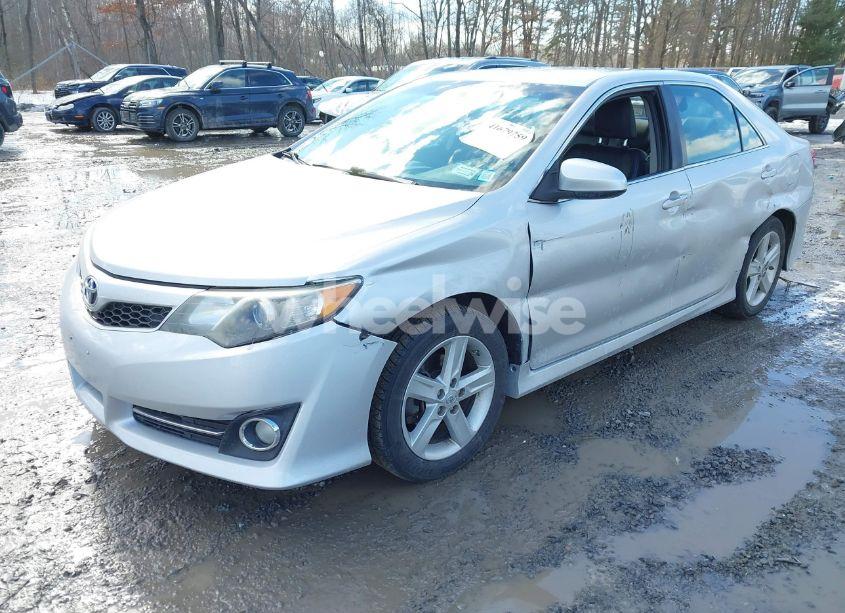 Photo 2 of 2014 Toyota Camry SE (VIN 4T1BF1FK4EU449747)