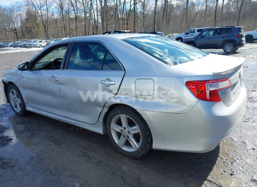 Photo 3 of 2014 Toyota Camry SE (VIN 4T1BF1FK4EU449747)