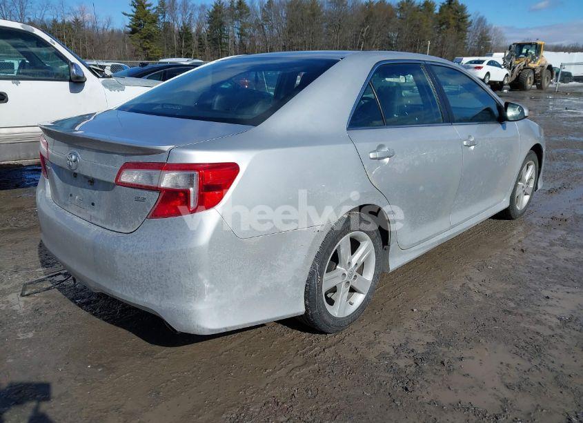 Photo 4 of 2014 Toyota Camry SE (VIN 4T1BF1FK4EU449747)