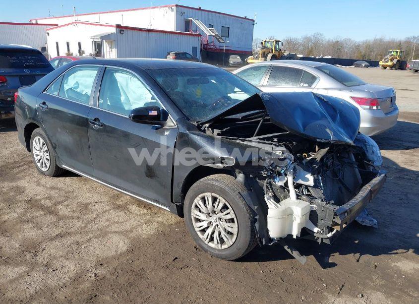 2014 Toyota Camry LE (VIN 4T1BF1FK4EU459856) main photo