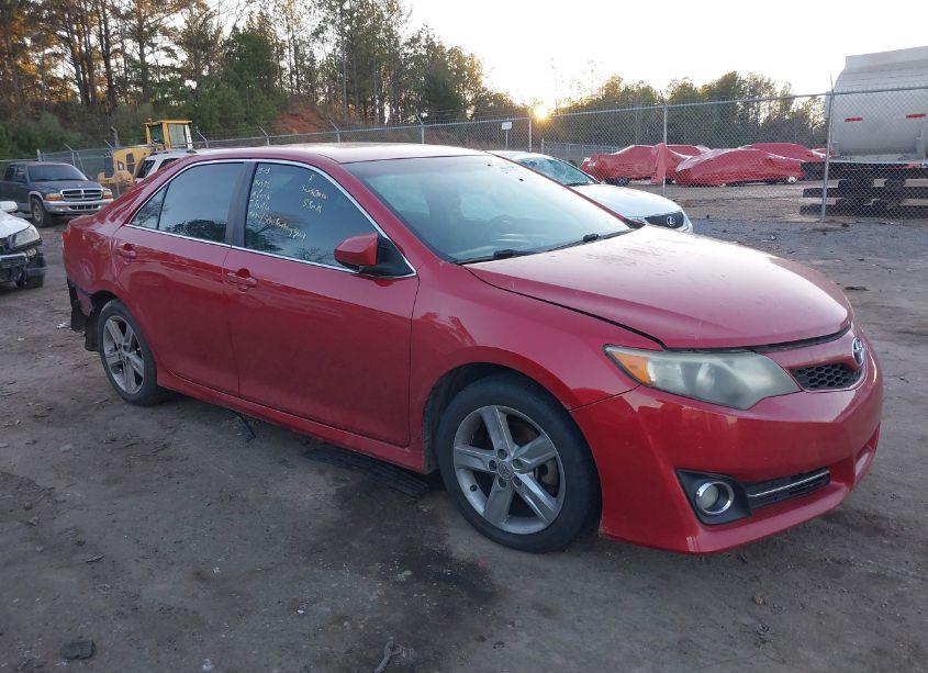 2014 Toyota Camry SE (VIN 4T1BF1FK4EU740572) main photo