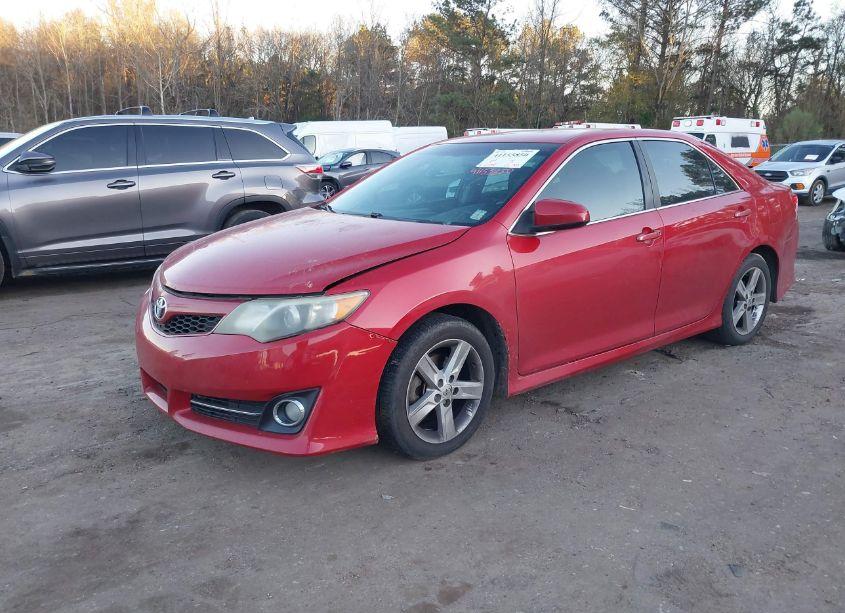 Photo 2 of 2014 Toyota Camry SE (VIN 4T1BF1FK4EU740572)