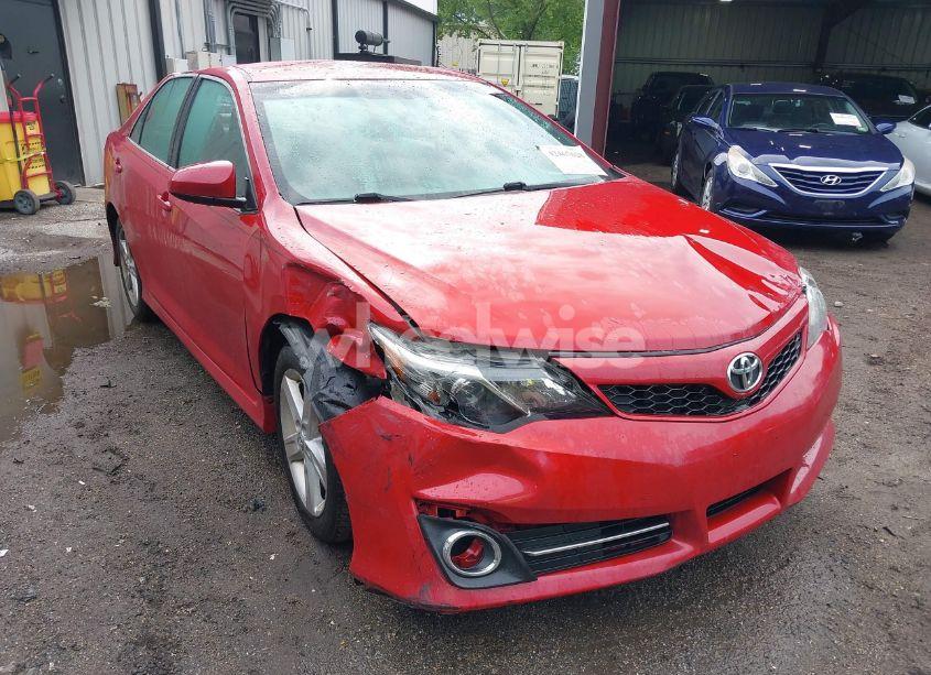 2014 Toyota Camry SE (VIN 4T1BF1FK4EU743293) main photo