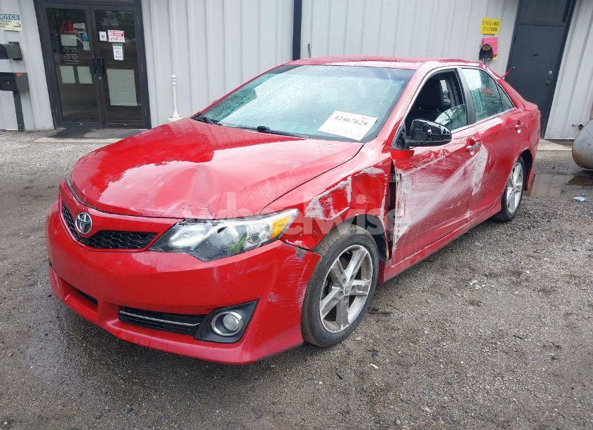 Photo 2 of 2014 Toyota Camry SE (VIN 4T1BF1FK4EU743293)