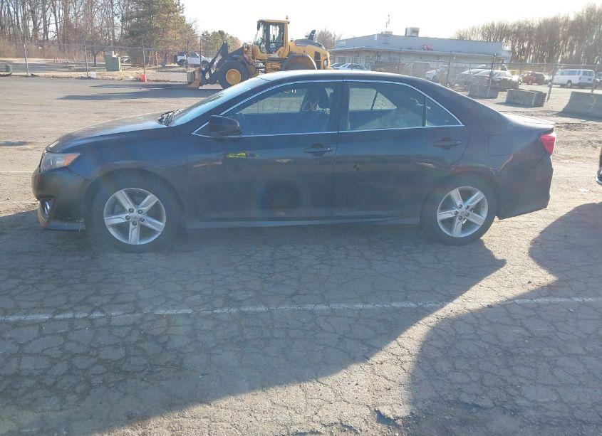 Photo 14 of 2014 Toyota Camry SE (VIN 4T1BF1FK4EU752205)