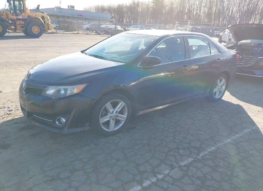 Photo 2 of 2014 Toyota Camry SE (VIN 4T1BF1FK4EU752205)