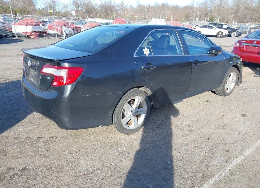 Photo 4 of 2014 Toyota Camry SE (VIN 4T1BF1FK4EU752205)
