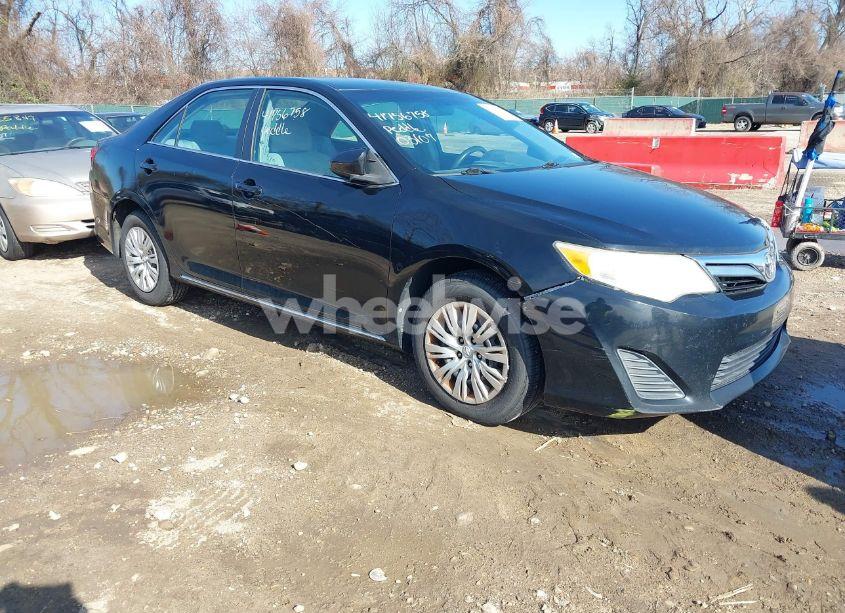 2014 Toyota Camry LE (VIN 4T1BF1FK4EU756061) main photo