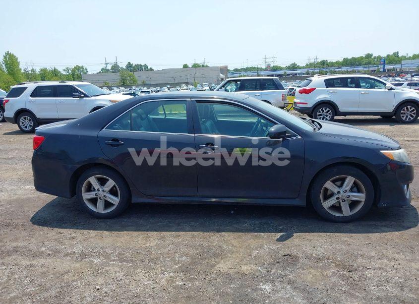 Photo 13 of 2014 Toyota Camry SE (VIN 4T1BF1FK4EU772356)