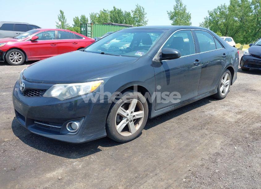 Photo 2 of 2014 Toyota Camry SE (VIN 4T1BF1FK4EU772356)
