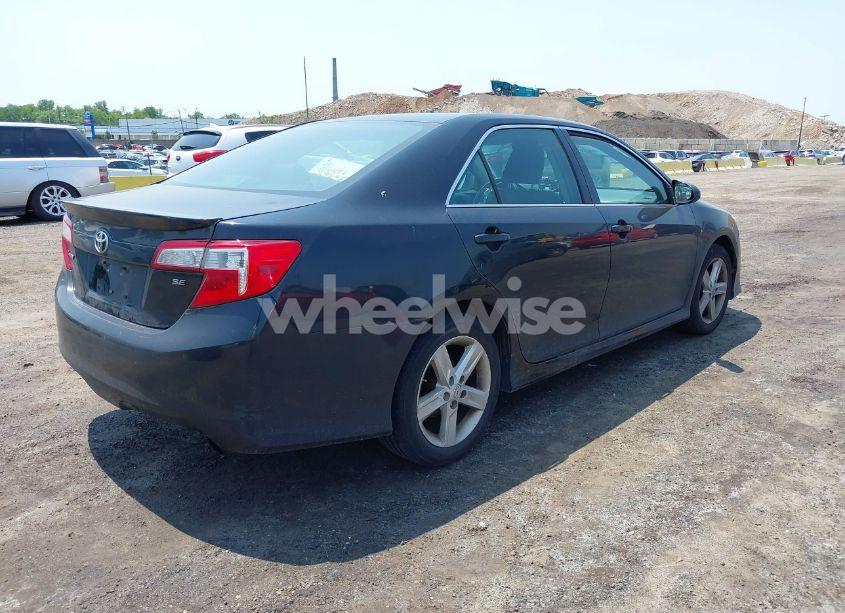 Photo 4 of 2014 Toyota Camry SE (VIN 4T1BF1FK4EU772356)