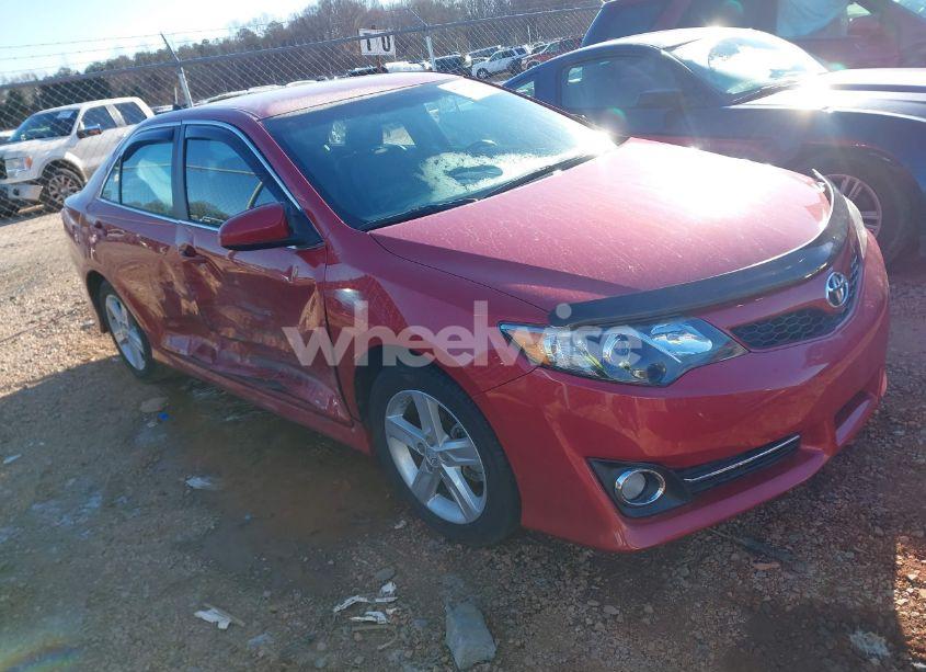 2014 Toyota Camry SE (VIN 4T1BF1FK4EU788007) main photo