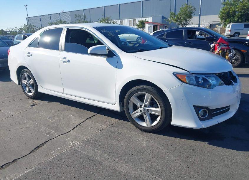 2014 Toyota Camry SE (VIN 4T1BF1FK4EU796995) main photo