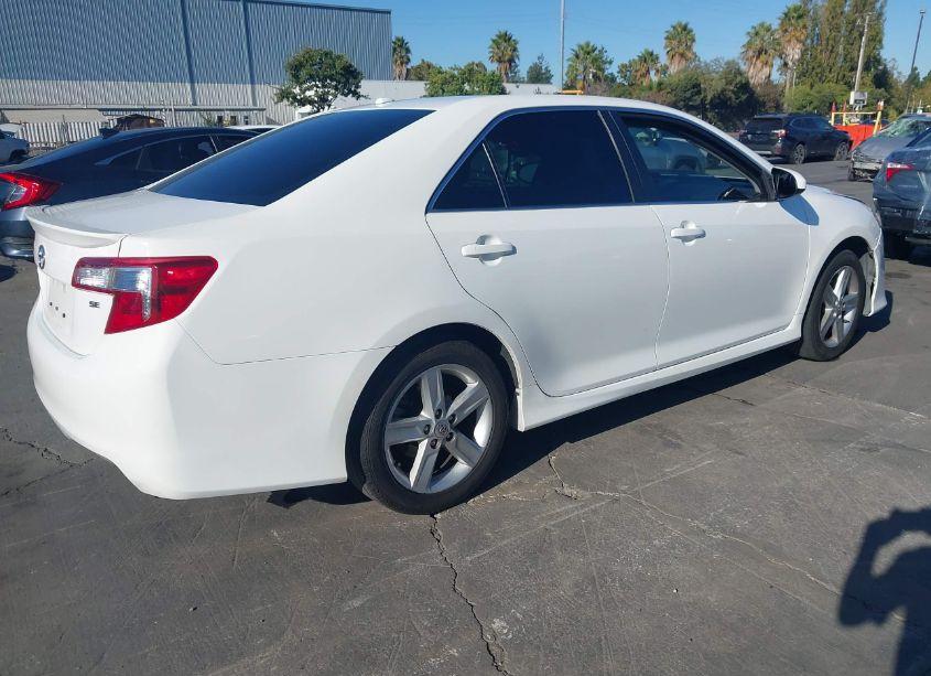 Photo 4 of 2014 Toyota Camry SE (VIN 4T1BF1FK4EU796995)