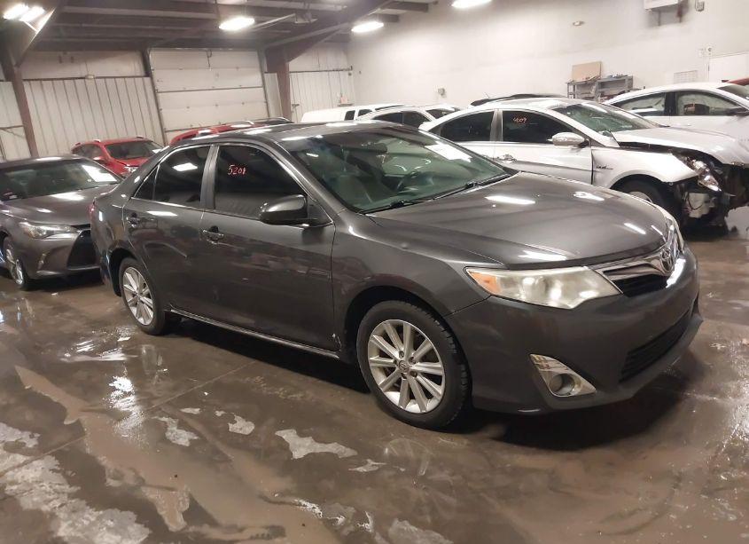 2014 Toyota Camry XLE (VIN 4T1BF1FK4EU803024) main photo