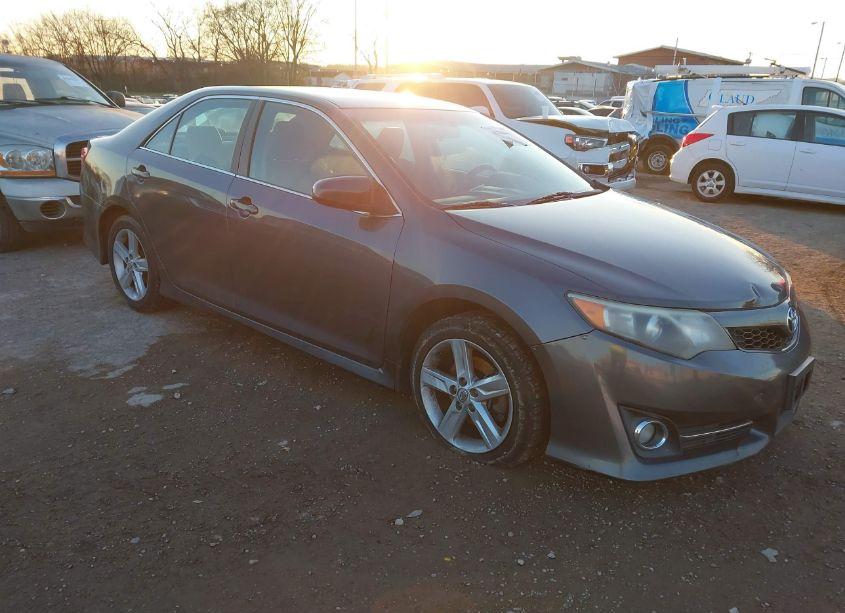 2014 Toyota Camry SE (VIN 4T1BF1FK4EU815819) main photo