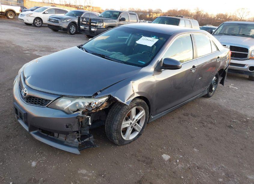 Photo 2 of 2014 Toyota Camry SE (VIN 4T1BF1FK4EU815819)