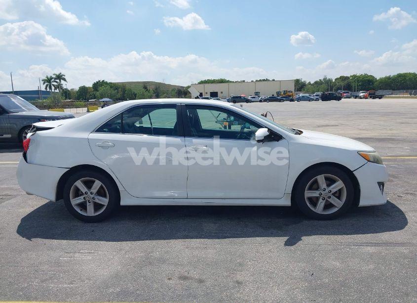 Photo 13 of 2014 Toyota Camry SE (VIN 4T1BF1FK4EU833494)