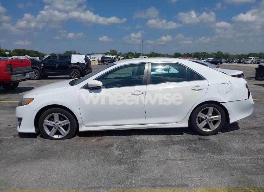 Photo 14 of 2014 Toyota Camry SE (VIN 4T1BF1FK4EU833494)