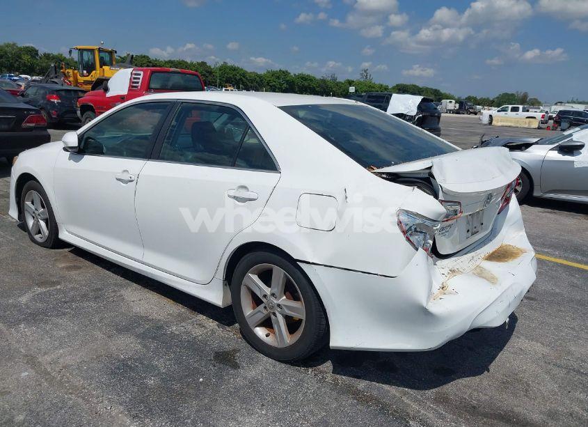 Photo 3 of 2014 Toyota Camry SE (VIN 4T1BF1FK4EU833494)