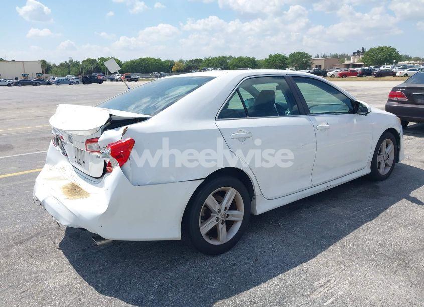 Photo 4 of 2014 Toyota Camry SE (VIN 4T1BF1FK4EU833494)