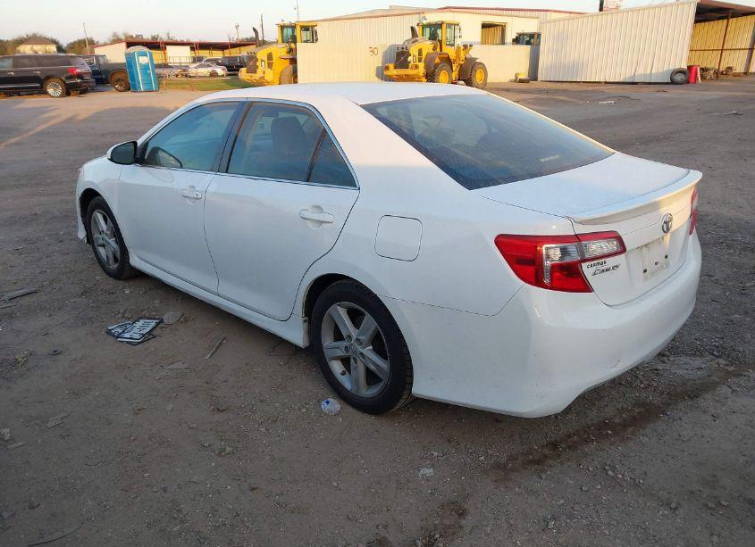 Photo 3 of 2014 Toyota Camry SE (VIN 4T1BF1FK4EU846665)