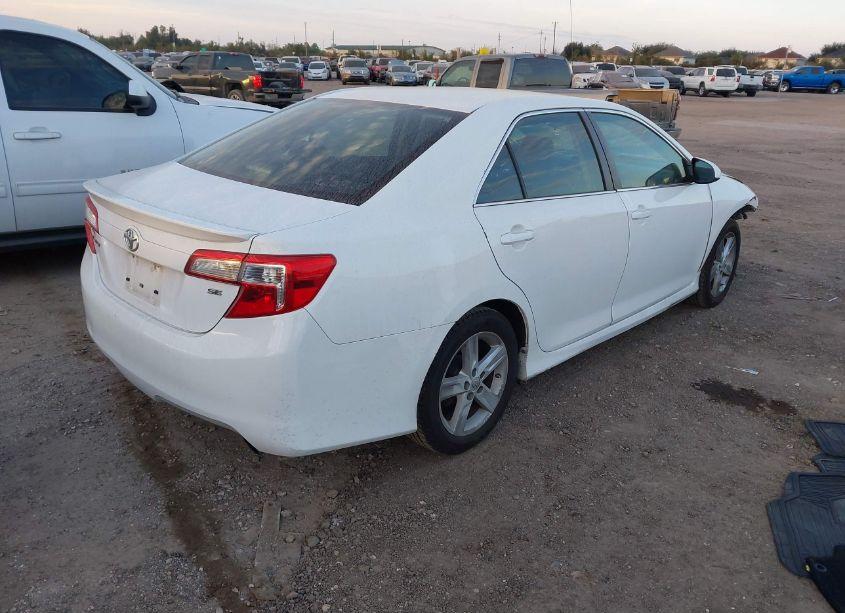 Photo 4 of 2014 Toyota Camry SE (VIN 4T1BF1FK4EU846665)
