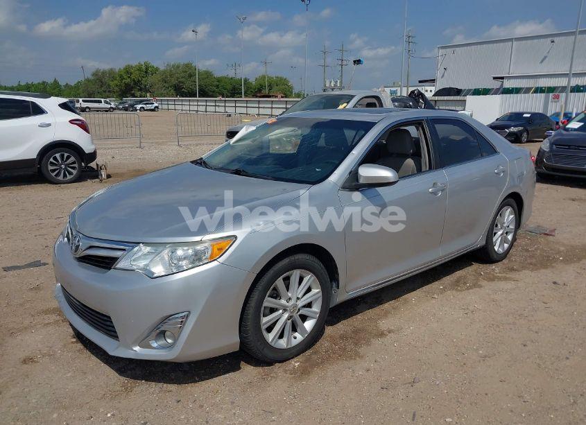Photo 2 of 2014 Toyota Camry XLE (VIN 4T1BF1FK4EU859805)