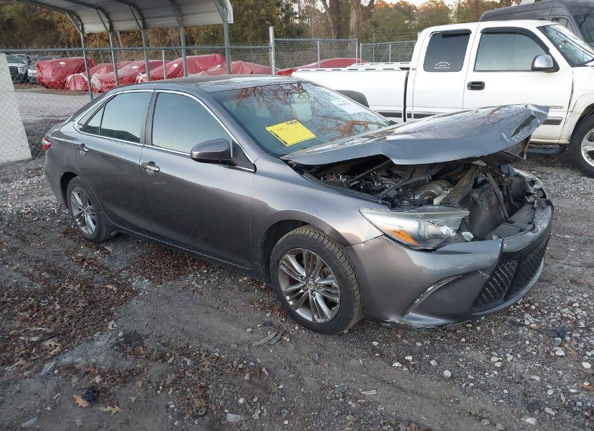 2015 Toyota Camry SE (VIN 4T1BF1FK4FU002305) main photo