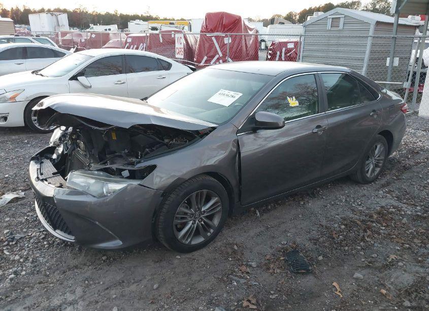 Photo 2 of 2015 Toyota Camry SE (VIN 4T1BF1FK4FU002305)