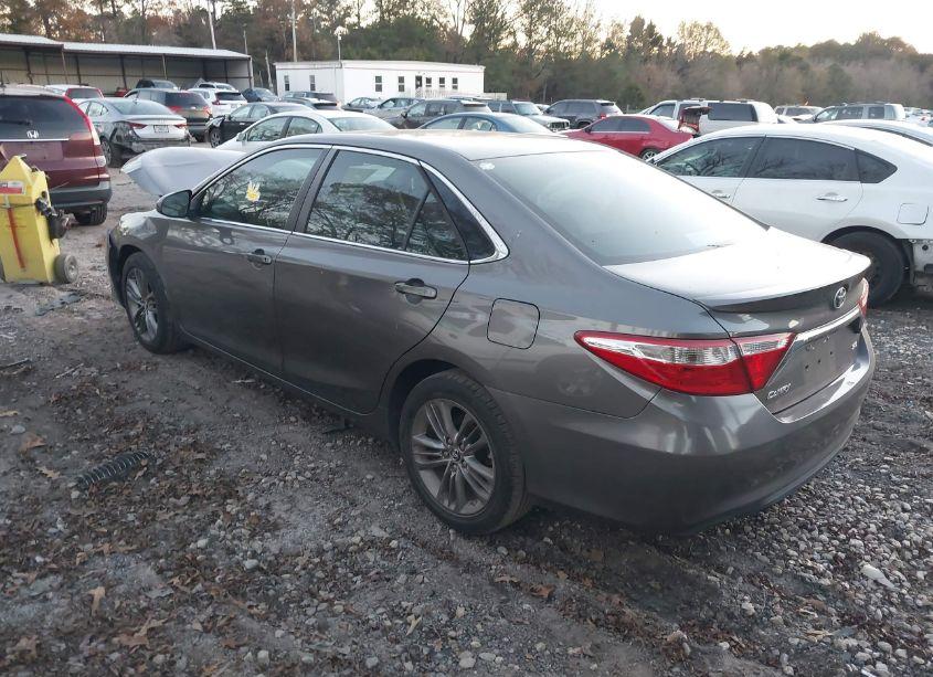 Photo 3 of 2015 Toyota Camry SE (VIN 4T1BF1FK4FU002305)
