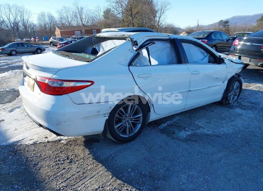 Photo 4 of 2015 Toyota Camry SE (VIN 4T1BF1FK4FU023042)