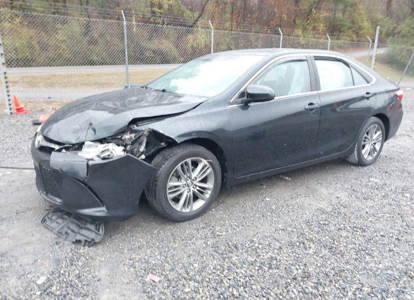 Photo 2 of 2015 Toyota Camry SE (VIN 4T1BF1FK4FU028046)