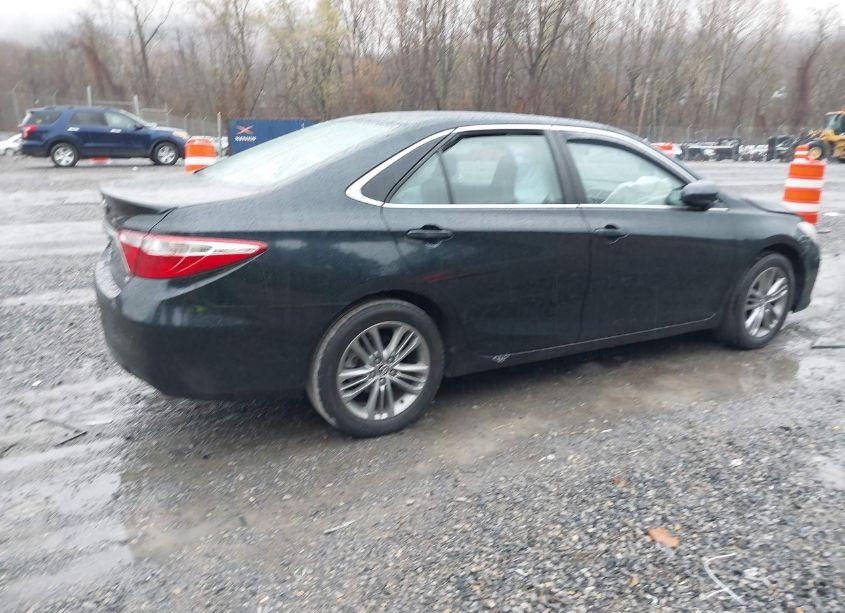 Photo 4 of 2015 Toyota Camry SE (VIN 4T1BF1FK4FU028046)