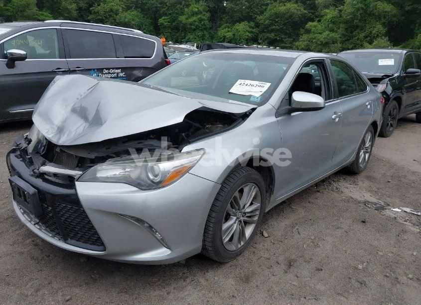 Photo 2 of 2015 Toyota Camry SE (VIN 4T1BF1FK4FU052427)