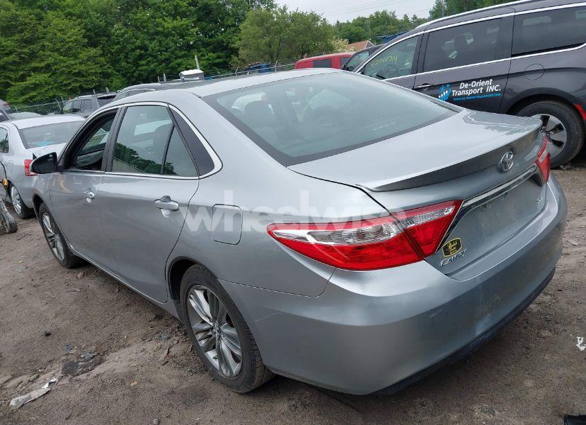 Photo 3 of 2015 Toyota Camry SE (VIN 4T1BF1FK4FU052427)