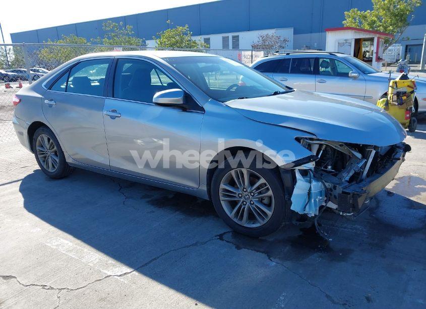 2015 Toyota Camry SE (VIN 4T1BF1FK4FU062648) main photo