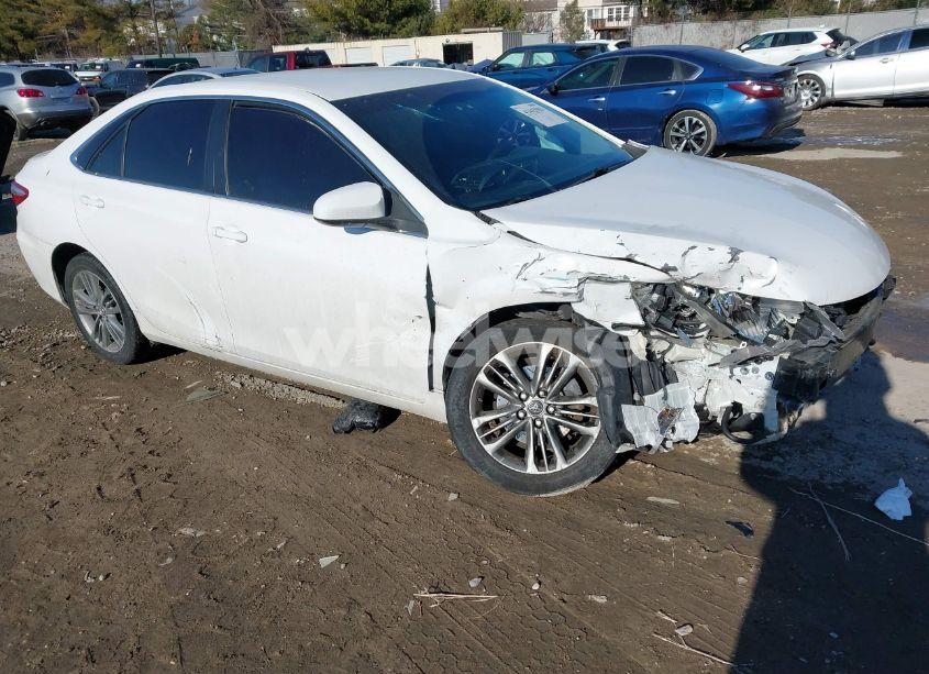 2015 Toyota Camry SE (VIN 4T1BF1FK4FU074508) main photo